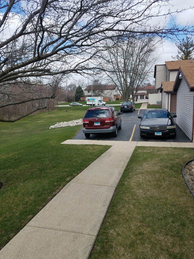 Building Photo - 224 E Woodlawn Rd