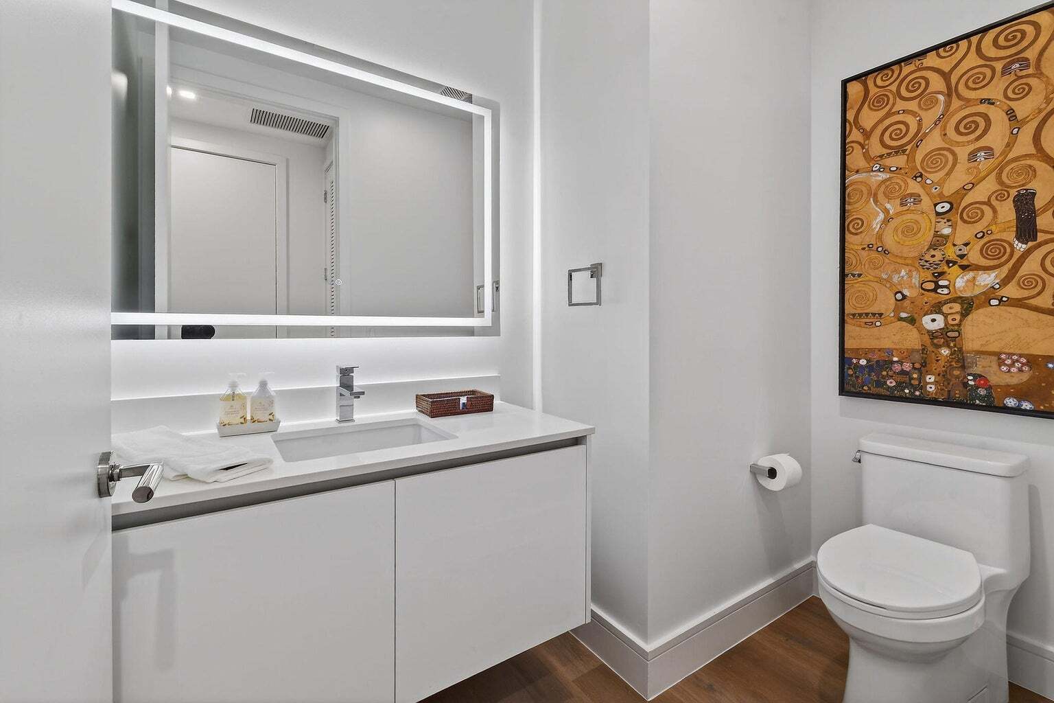 Half bath - 220 Lake Shore Dr