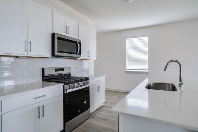 Building Photo - 428 Millbrook Blvd