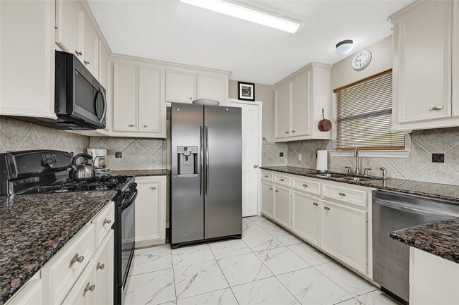 Building Photo - 1414 Bayshore Dr