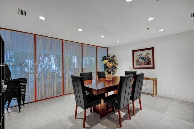 Building Photo - 9300 Bay Harbor Terrace