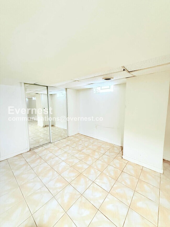 Building Photo - 3 Bed/2 Bath Home with Fenced Yard / Pet-Friendly / Vouchers Accepted / Available Now!