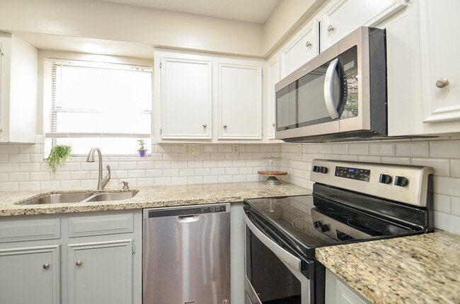 Building Photo - 2019 Briarlee Dr