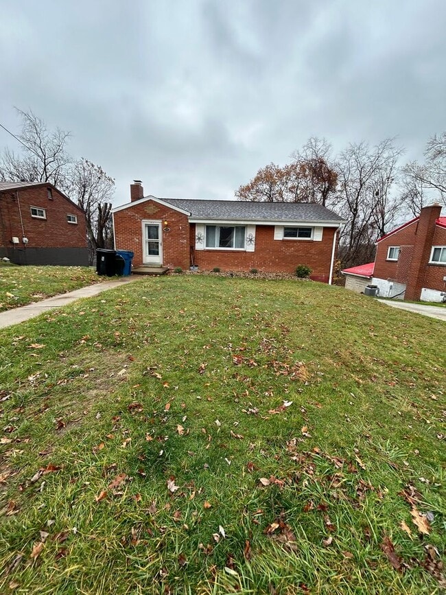 Building Photo - 506 Crescent Boulevard Extension
