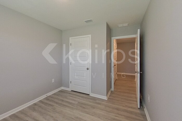 Building Photo - 4660 Malay Cir