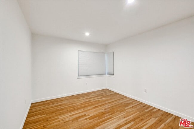 Building Photo - 5400 W 82nd St