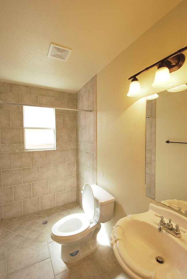 Building Photo - 5513 Ignacio Frias Dr