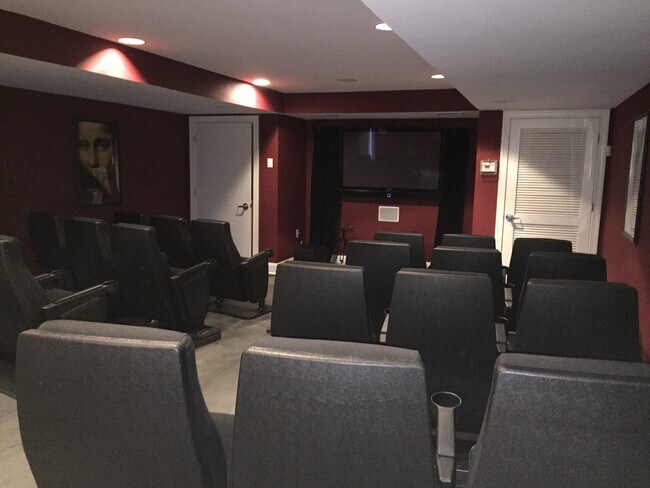 Building Photo - Beautiful 4 Bedroom, 3.5 Bath, Pet Friendl...