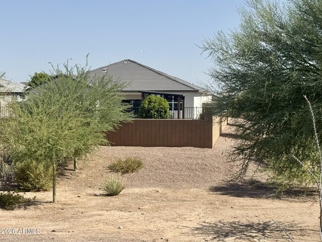 Building Photo - 1090 W Beacon Dr