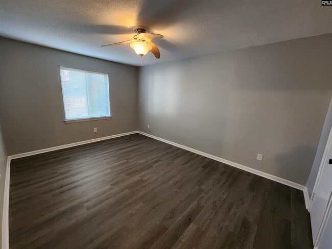 Building Photo - 721 Deerwood St