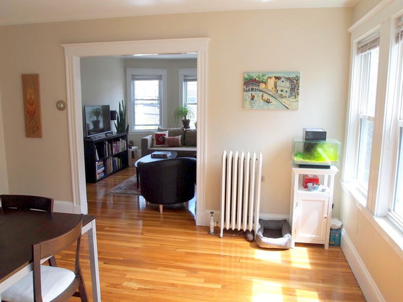 Building Photo - 56 Standish St