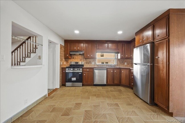 Building Photo - 124 Alexander Ave