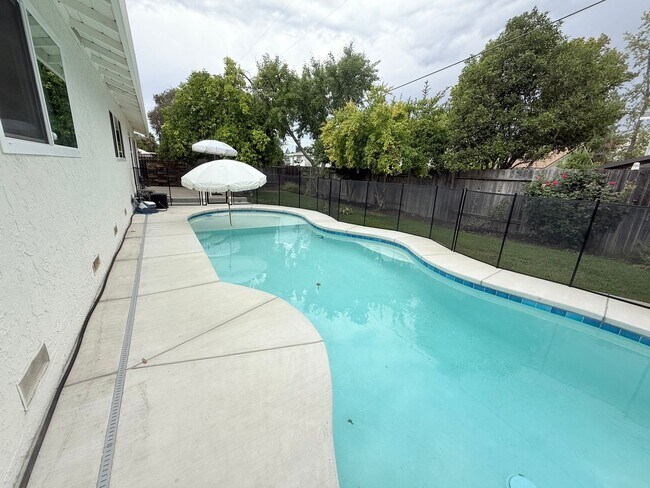 Building Photo - 1511 Dana Way