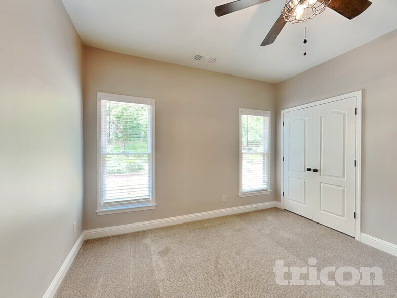 Building Photo - 5840 Cool Springs Dr