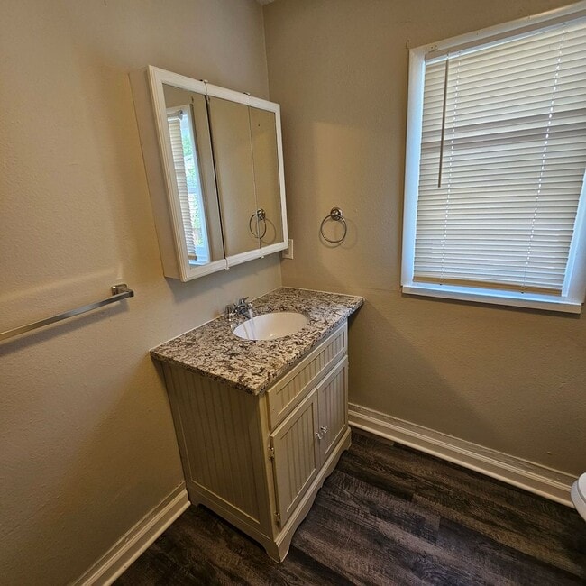 Building Photo - Charming 2 Bedroom Home in Independence!