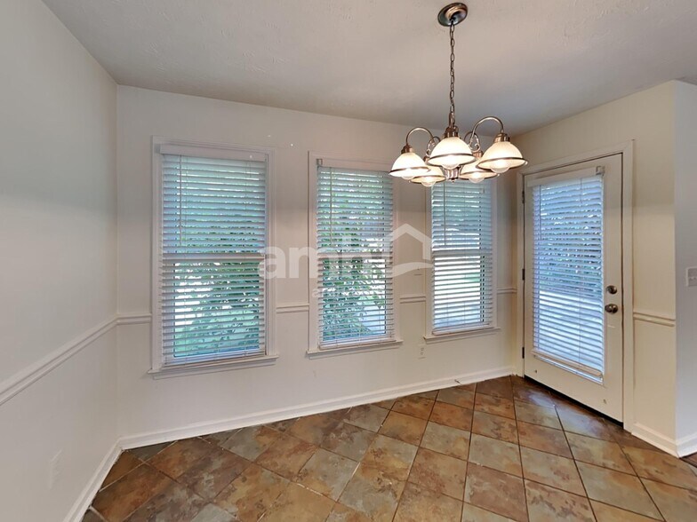Building Photo - 4972 Hopeland Dr