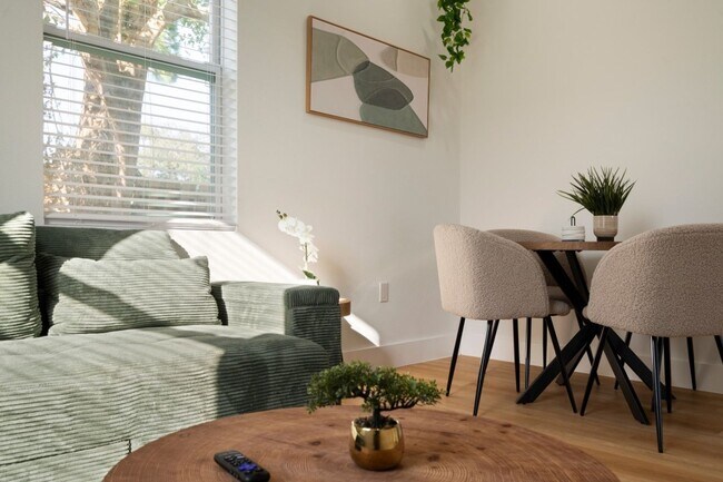 Building Photo - Beautiful New constriction Near Madera Beach