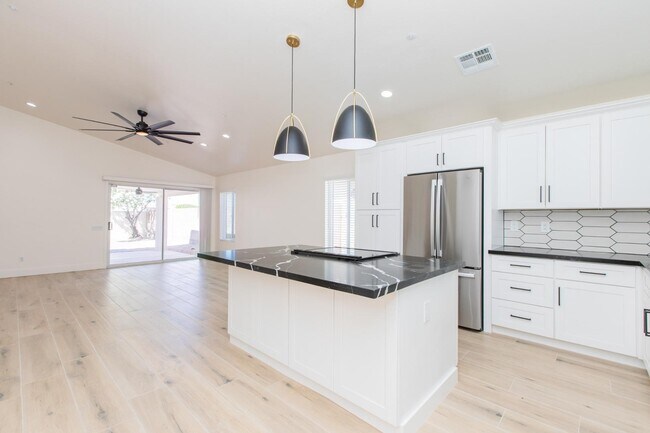 Building Photo - 23554 N 73rd Pl