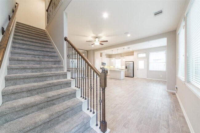Building Photo - 5550 Sallow Bay Ln
