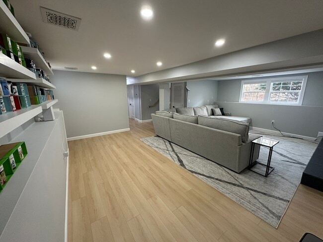 Building Photo - 456 Parsonage St