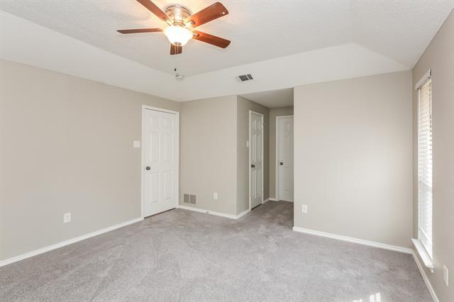 Building Photo - 521 Anglebluff Dr