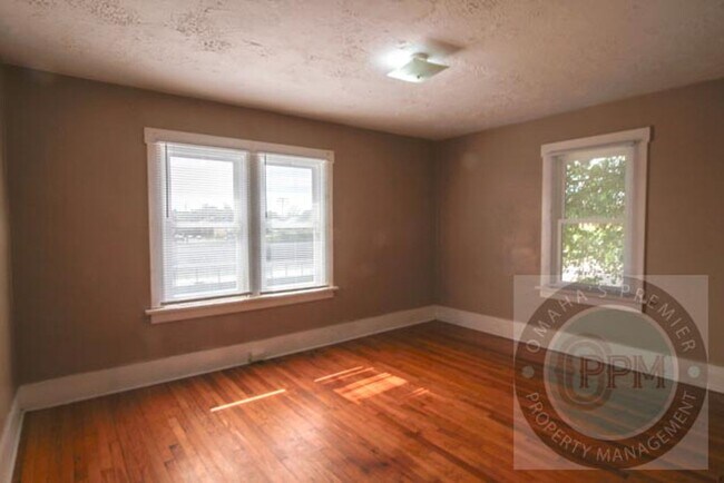 Building Photo - 2114 L St