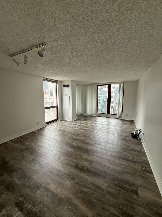 Building Photo - 200 N Dearborn St