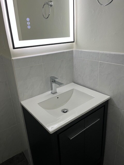 Bathroom - 250 S 13th Street, Unit 2F