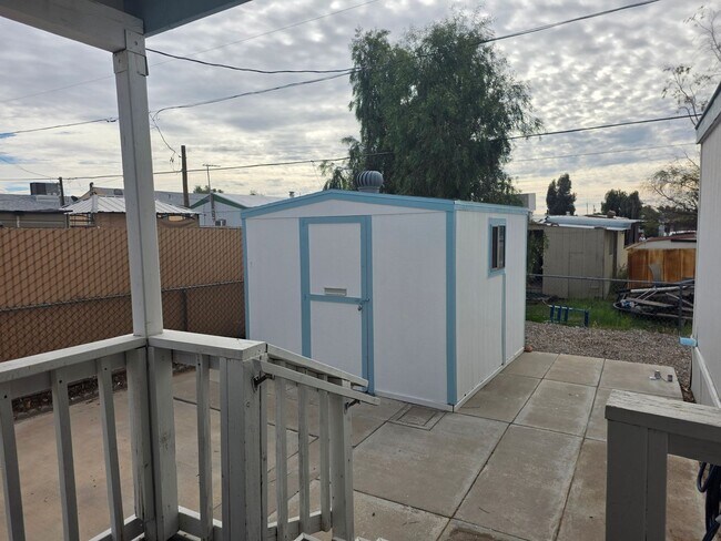 Building Photo - Newly refurbished 2 bedroom 1 Bath fully fenced manufactured home in Central Bullhead City.