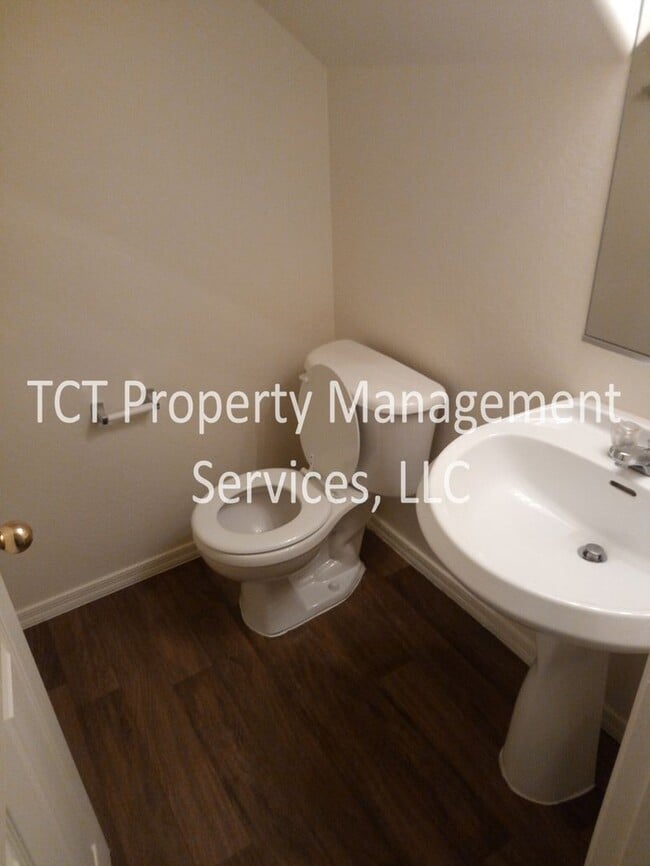 Building Photo - Beautiful Home in the Gardens