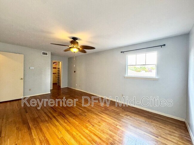 Building Photo - 2505 Crestview Cir