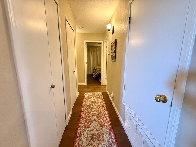 Building Photo - Beautiful Updated 3 Bedroom / 2 Bathroom Home in Prime Rio Rancho Location