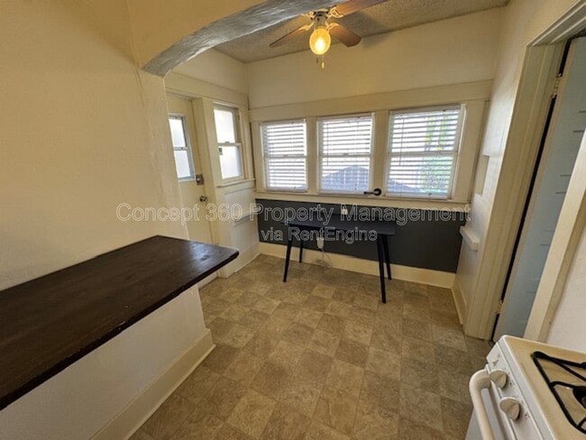 Building Photo - 3811 E 10th St