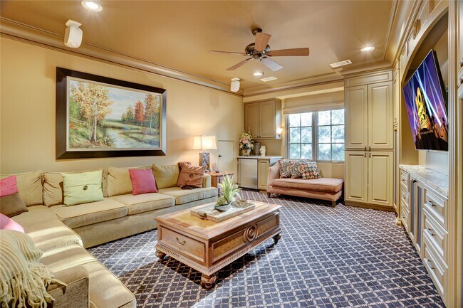 Building Photo - 5015 Jason St