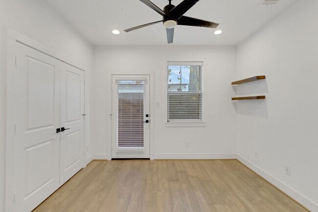 Building Photo - 1526 Chestnut St