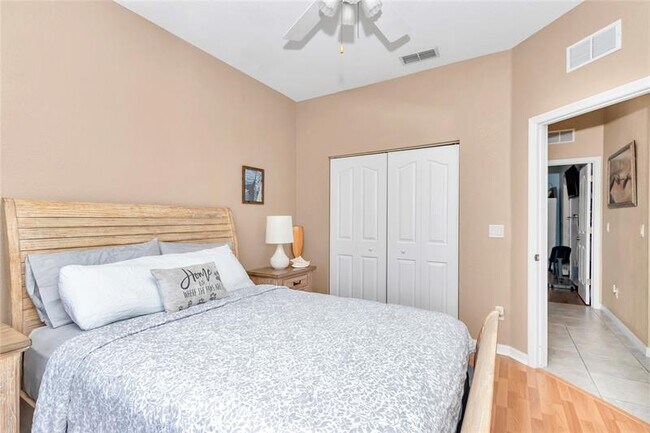 Building Photo - 10372 SW 41st Ct