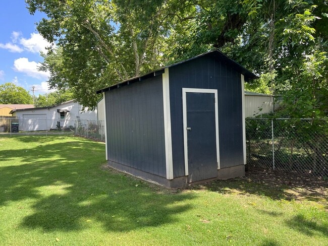 Building Photo - Comfort and Convenience : 3 Bedroom 2 Bath...