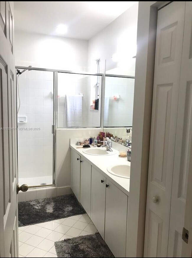 Building Photo - 4110 NE 24th St