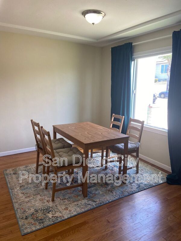 Building Photo - 5442 San Onofre Terrace