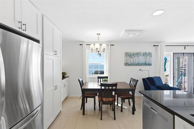 Building Photo - 5280 Coquina Key Dr SE