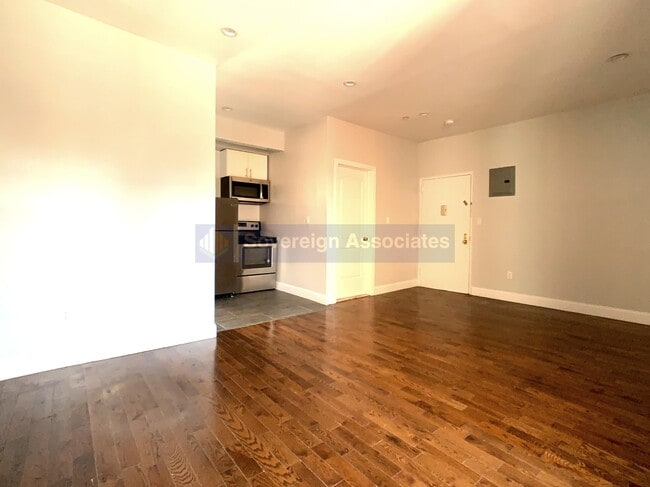 Building Photo - 141 Nagle Avenue