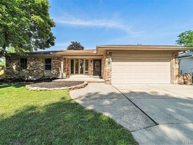 Building Photo - 3537 Millay Dr