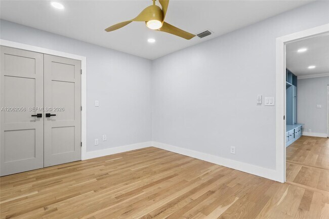 Building Photo - 6000 SW 17th St