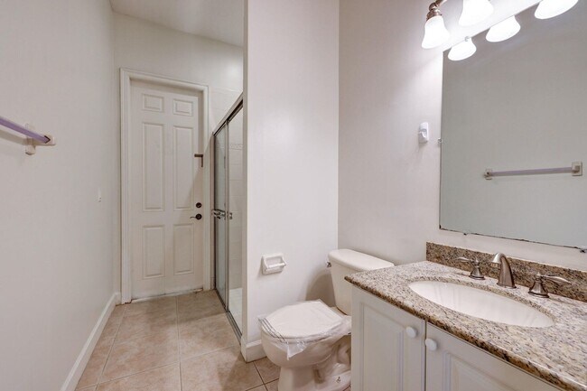 Building Photo - 833 SW Vineland Ct