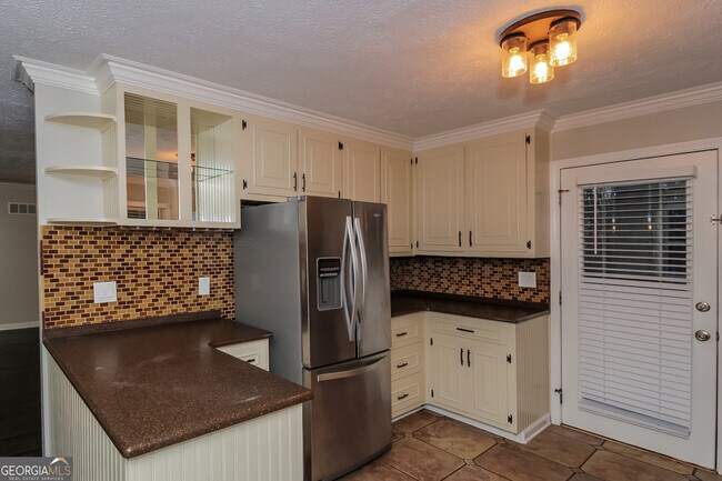 Building Photo - 715 Jett Rd