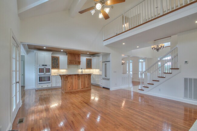 Building Photo - 4335 N Chapel Rd