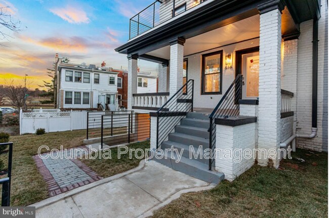 Building Photo - 616 Quebec Pl NW