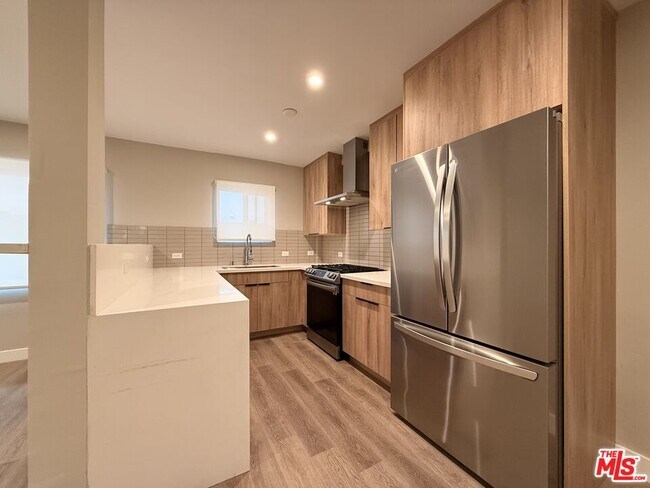 Building Photo - 1307 Tamarind Ave