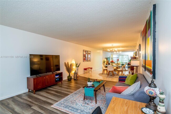 Building Photo - 2101 Lucaya Bend