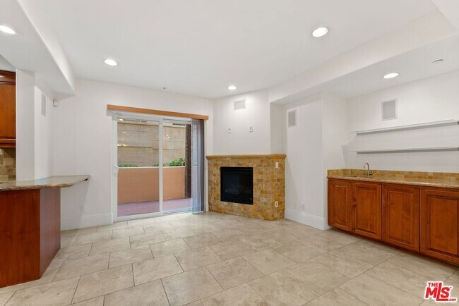 Building Photo - 16123 Sunset Blvd